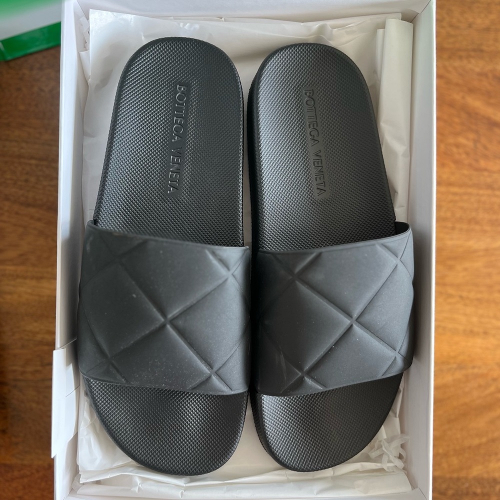 Bottega Veneta Rubber Slides • Size 10 • IT 41